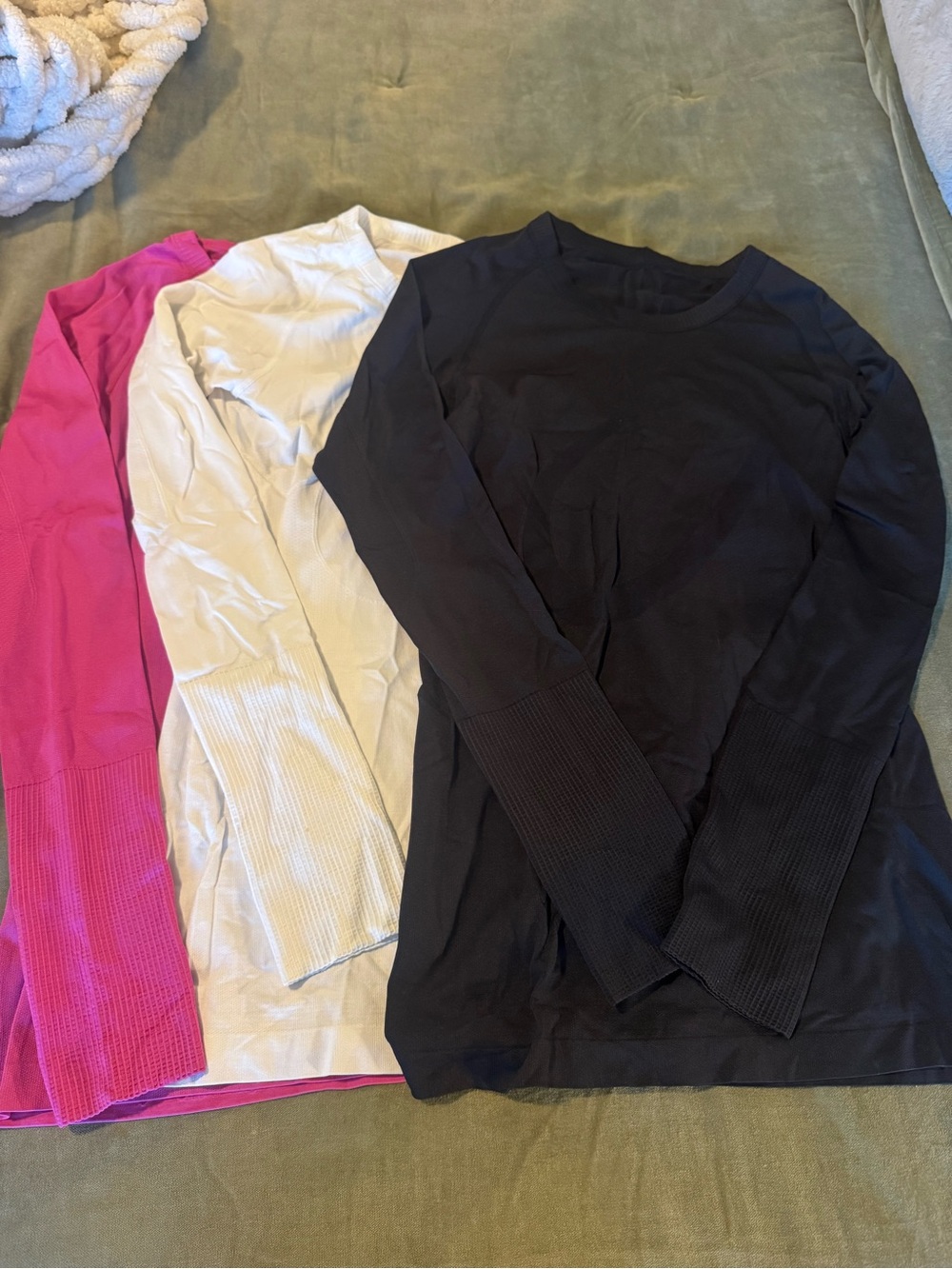 Crazy yoga long sleeve bundle in size small!!